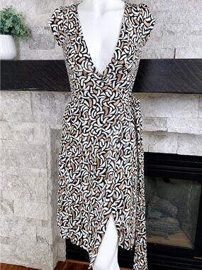 DVF 100% Silk Abstract Print Wrap Dress Size 2 Black Ivory Taupe